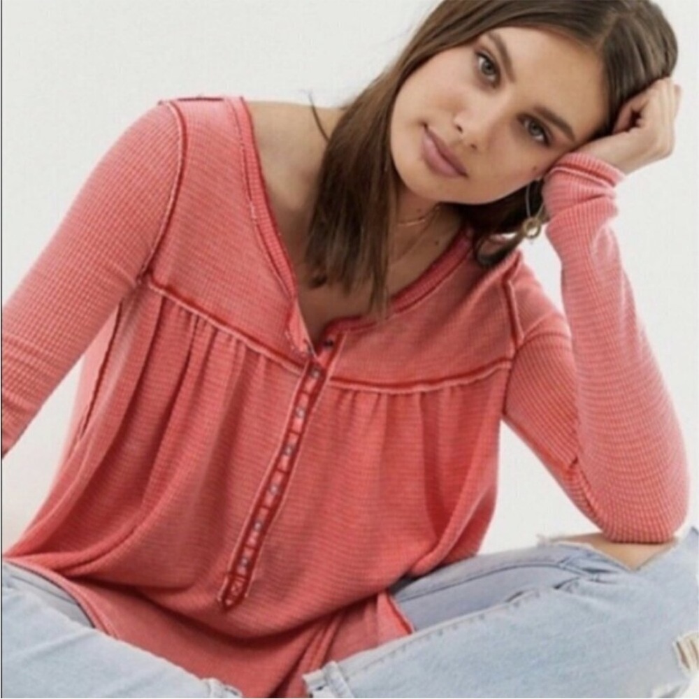 FREE PEOPLE We The Free Kai Henley Waffle Knit Top Sz XS Oversized Coral Raw Hem